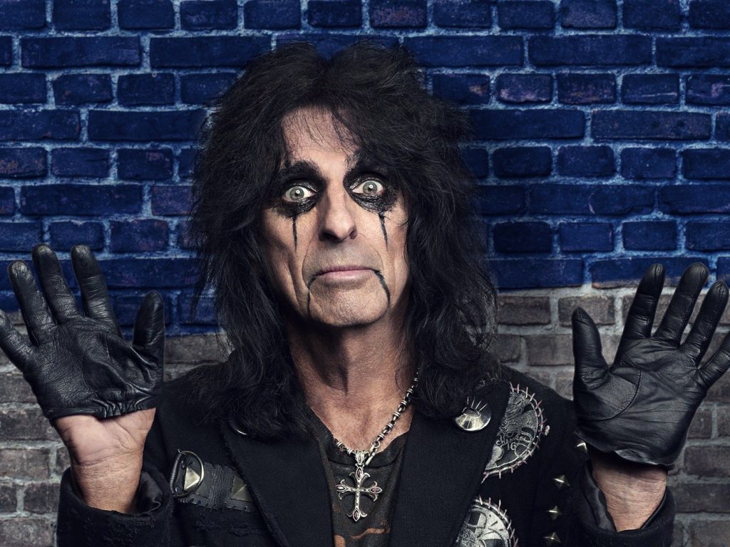 This image has an empty alt attribute; its file name is alicecooper_10-920x1080-1-1024x768.jpg